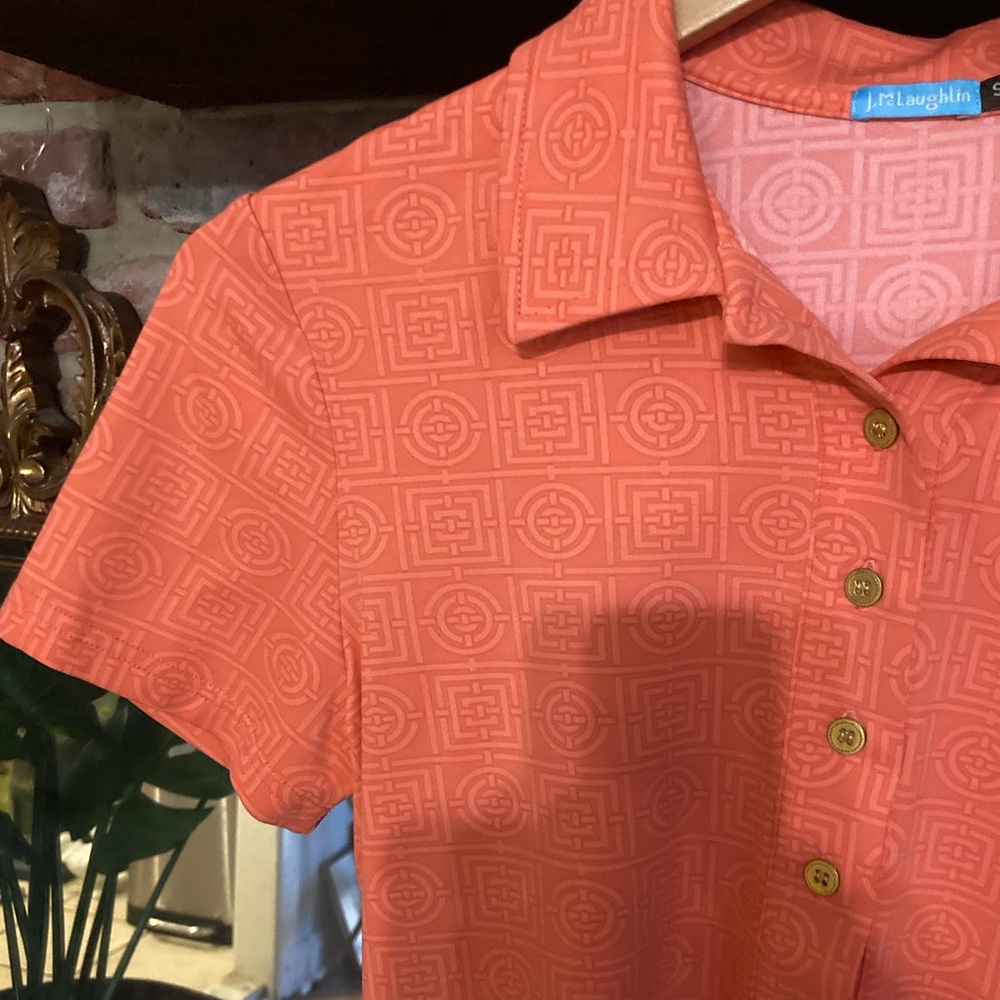 NWT J.McLaughlin Catalina Cloth Coral Geometric 3/4 Gold Button-Front SS Polo S - Picture 2 of 16